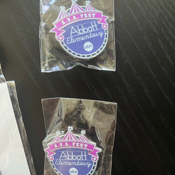 D23 pins: Abbott Elementary, The Bear, American Horror Story keychain - Picture 7 of 8